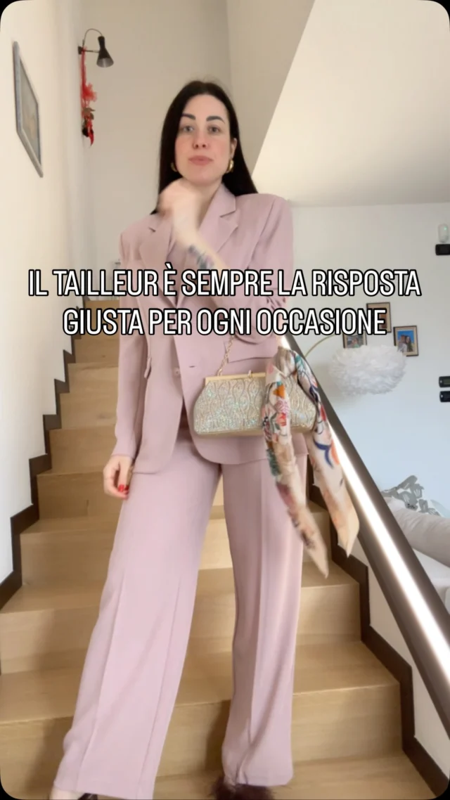 La stagione delle cerimonie è iniziata ✨
E il tailleur è sempre la risposta😍

Elegante, versatile e perfetto per accompagnarti in ogni momento speciale✨

Team avorio o rosa?!🩰🪄