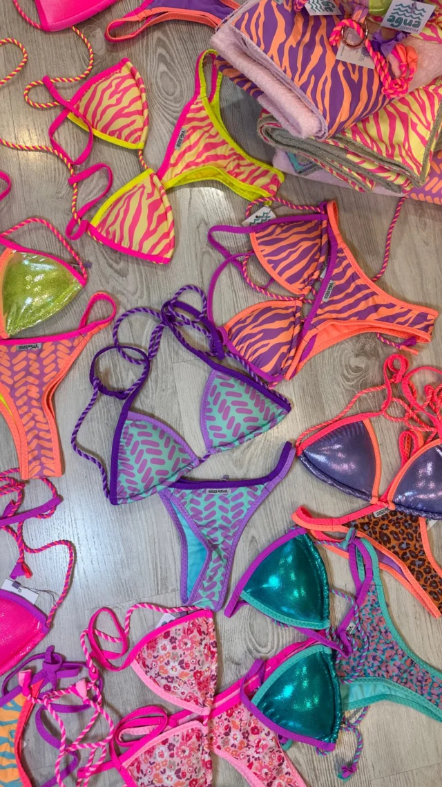 Fantasie e tessuti nuovissimi, un’esplosione di colori meravigliosi.
@aguaformentera porta in scena l’estate con costumi unici, pensati per chi ama distinguersi. 
Indossa il tuo stile, vivi la tua estate. ☀️💙