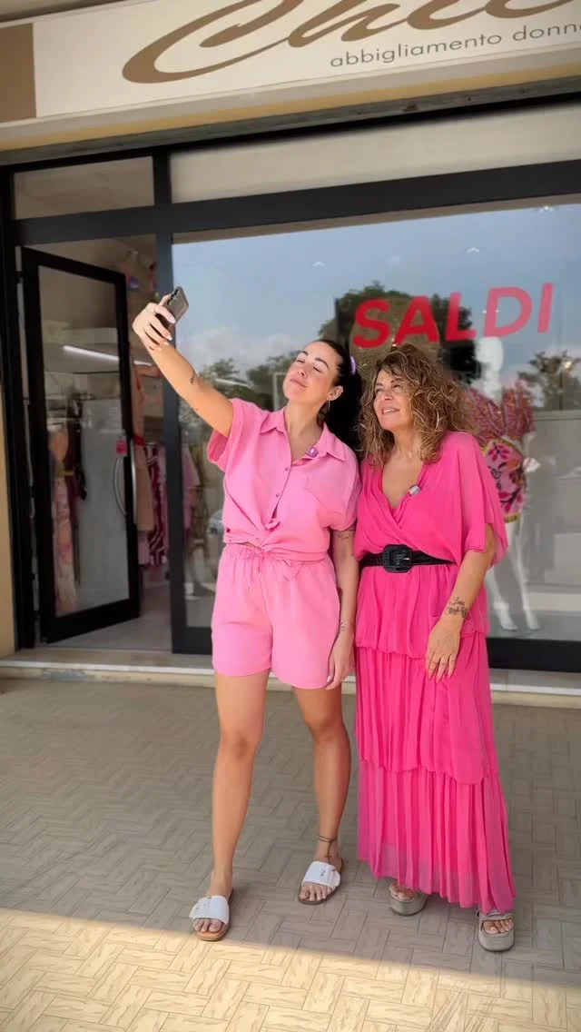 SALDI ESTIVI DA CHIC! ☀️🛍️
📲 ORDINA ORA IN DM O SU WHATSAPP ➔ +39 389 838 1855

🚚 Spedizioni flash in 24/48h in tutta Italia! 🇮🇹

Non farti scappare i capi più amati della stagione a prezzi imperdibili! Scegli il tuo outfit prima che si esaurisca 😍

Indossati e già scontati:
🌸 Vero: Completo Rosa 79€
🩷 Sabri: Abito Fucsia 48€ + Cinta Vera Pelle 48€
🐆 Laila: Canotta F**K 20€ + Short Maculato F**K 36€

📍 Preferisci provarli di persona?
Vieni a trovarci in negozio:
Via del Serrone, 154 a Murata (RSM)

✨ Non perdere nessuna novità, seguici su @chicabbigliamentosm

🎥 @sara.beautybusiness
•
•
•
•
•
Abbigliamento donna San Marino
Saldi estivi abbigliamento donna
Negozio di vestiti con stile
Outfit casual per lavoro, chic ed eleganti
Costumi, accessori e moda mare beachwear
#chicabbigliamento #saldiestivi #abbigliamentodonna #sanmarino #modadonna