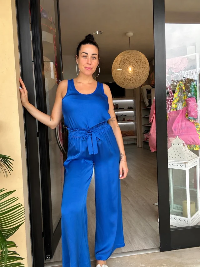 Completi freschi, comodi e super versatili ✨

Perfetti per questo caldo e da indossare in mille modi.
Disponibili in blu, fucsia, burro e viola 💕