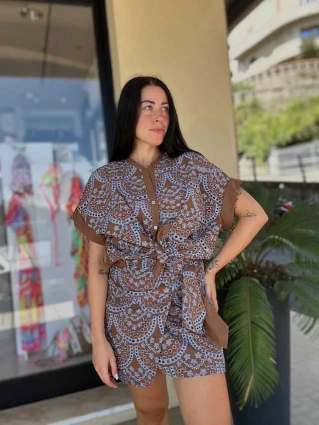 Outfit freschi e super comodi nei toni dell’azzurro, con dettagli marroni che fanno la differenza 💙🤎

Perfetti per le giornate più calde e facilissimi da abbinare😍
Corri in negozio… ultimi pezzi in saldo 🔥