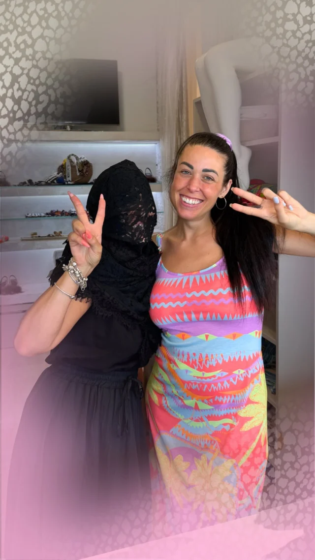 SALDI ESTIVI DA CHIC! ☀️🛍️

📲 ORDINA ORA IN DM O SU WHATSAPP ➔ +39 389 838 1855

🚚 Spedizioni flash in 24/48h in tutta Italia! 🇮🇹

Non farti scappare i capi più amati della stagione a prezzi imperdibili! Scegli il tuo outfit prima che si esaurisca 😍

Indossati e già scontati:
💛 Vero: Abito FK 52€ + Borsa Vero Handmade 59€

📍 Preferisci provarli di persona?
Vieni a trovarci in negozio:
Via del Serrone, 154 a Murata (RSM)

✨ Non perdere nessuna novità, seguici su @chicabbigliamentosm

🎥 @sara.beautybusiness
•
•
•
•
•
Abbigliamento donna San Marino
Saldi estivi abbigliamento donna
Negozio di vestiti con stile
Outfit casual per lavoro, chic ed eleganti
Costumi, accessori e moda mare beachwear
#chicabbigliamento #saldiestivi #abbigliamentodonna #sanmarino #modadonna