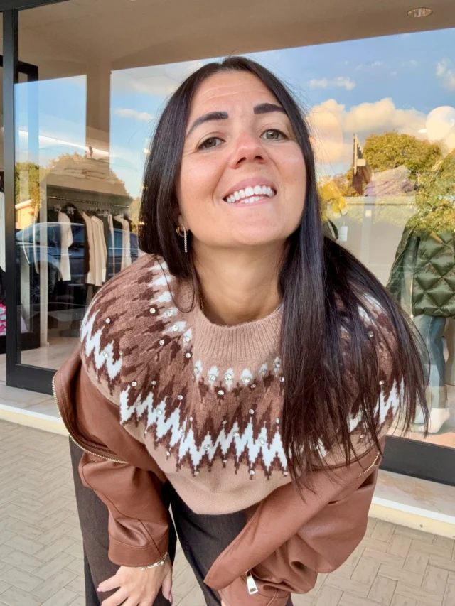 Il jeans giusto, abbinato nel modo giusto, può fare davvero la differenza! 
Che tu preferisca un look casual, qualcosa di più grintoso o un outfit curato nei minimi dettagli, basta scegliere il modello e il colore giusti per valorizzare il tuo stile e sentirti pazzesca!

In questo carosello trovi diverse tonalità di jeans, tutte da scoprire e da abbinare in mille modi diversi.
Qual è il tuo preferito? 💙 Raccontacelo nei commenti oppure mandaci un messaggio in direct per informazioni su prezzi, taglie e disponibilità.